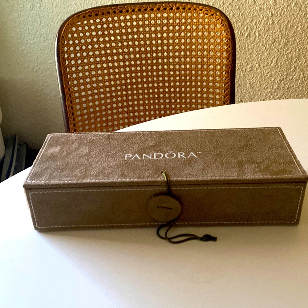 Pandora keepsake box, bracelet, 8 charms, 2 spacers